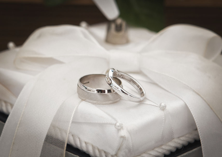 Buying wedding rings in cyprus